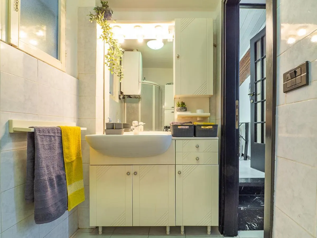 Nights In Ferrara - Via Carlo Mayr Con Wi-Fi Gratuito E Terrazzo Condominiale 0*,  이탈리아